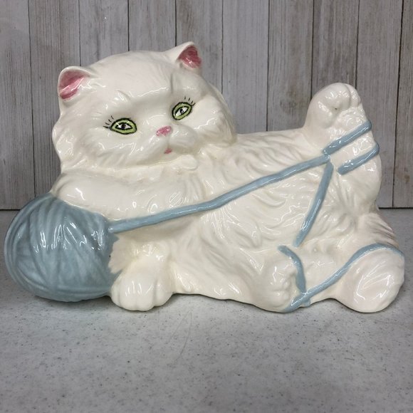 Big White Persian Kitty Cat Playing w/ Blue Yarn - Picture 2 of 11